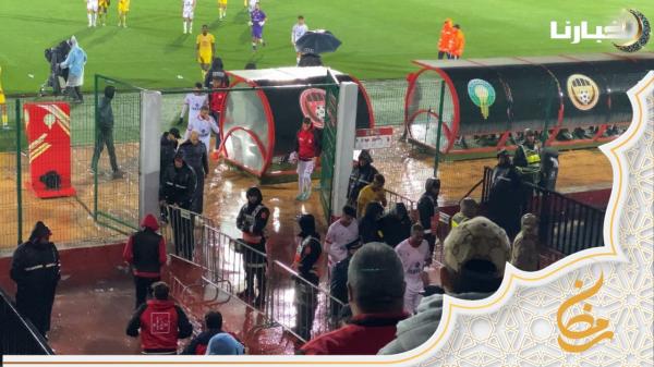 جماهير الوداد تعاتب لاعبيها بعد التأخر في الشوط الأول أمام السوالم